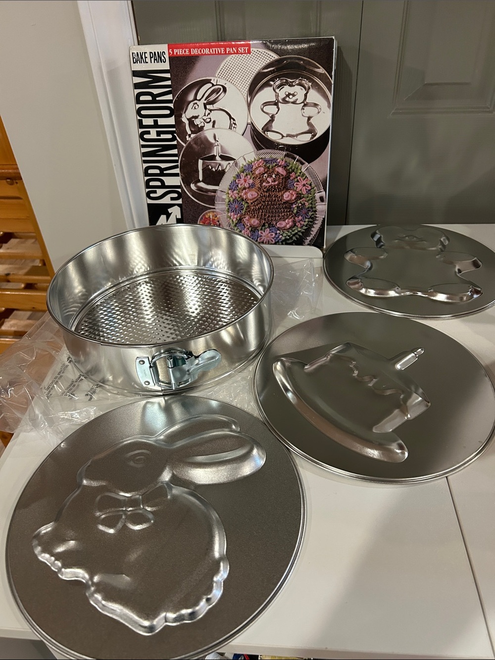 Metro 5-Piece Decorative Springform Pan Set - Silver